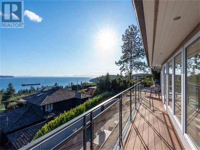 41xx Burkehill Road, West Vancouver, British Columbia  V7V 3M4 - Photo 6 - R2816249