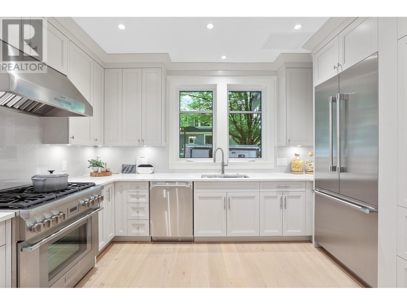 2608 W 6th Avenue, Vancouver, British Columbia  V6K 3S8 - Photo 11 - R2815975