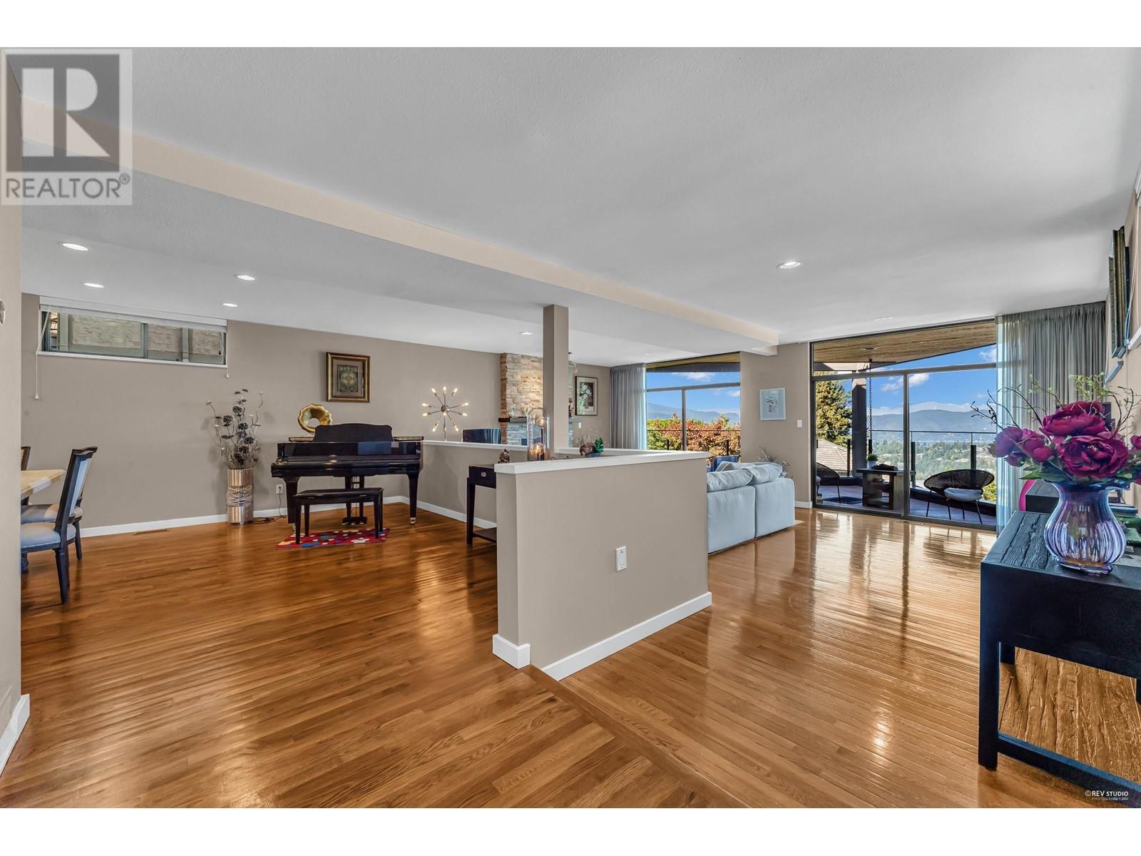 5473 Monte Bre Crescent, West Vancouver, British Columbia  V7W 3A7 - Photo 4 - R2814943