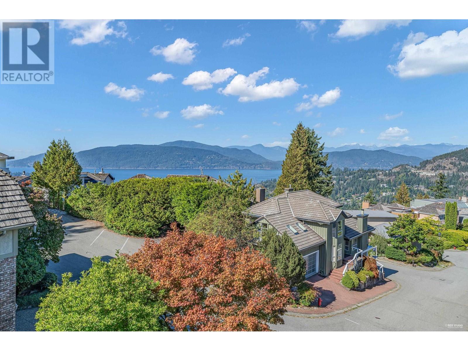 5473 Monte Bre Crescent, West Vancouver, British Columbia  V7W 3A7 - Photo 2 - R2814943