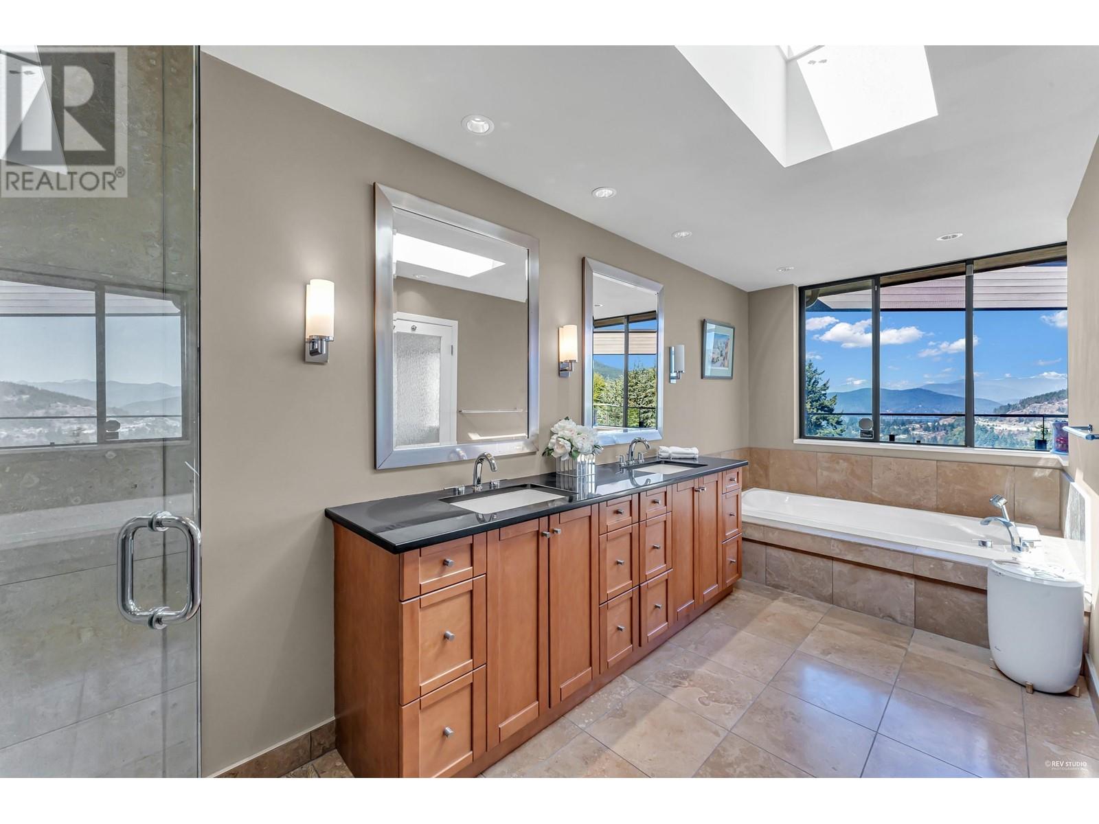 5473 Monte Bre Crescent, West Vancouver, British Columbia  V7W 3A7 - Photo 30 - R2814943