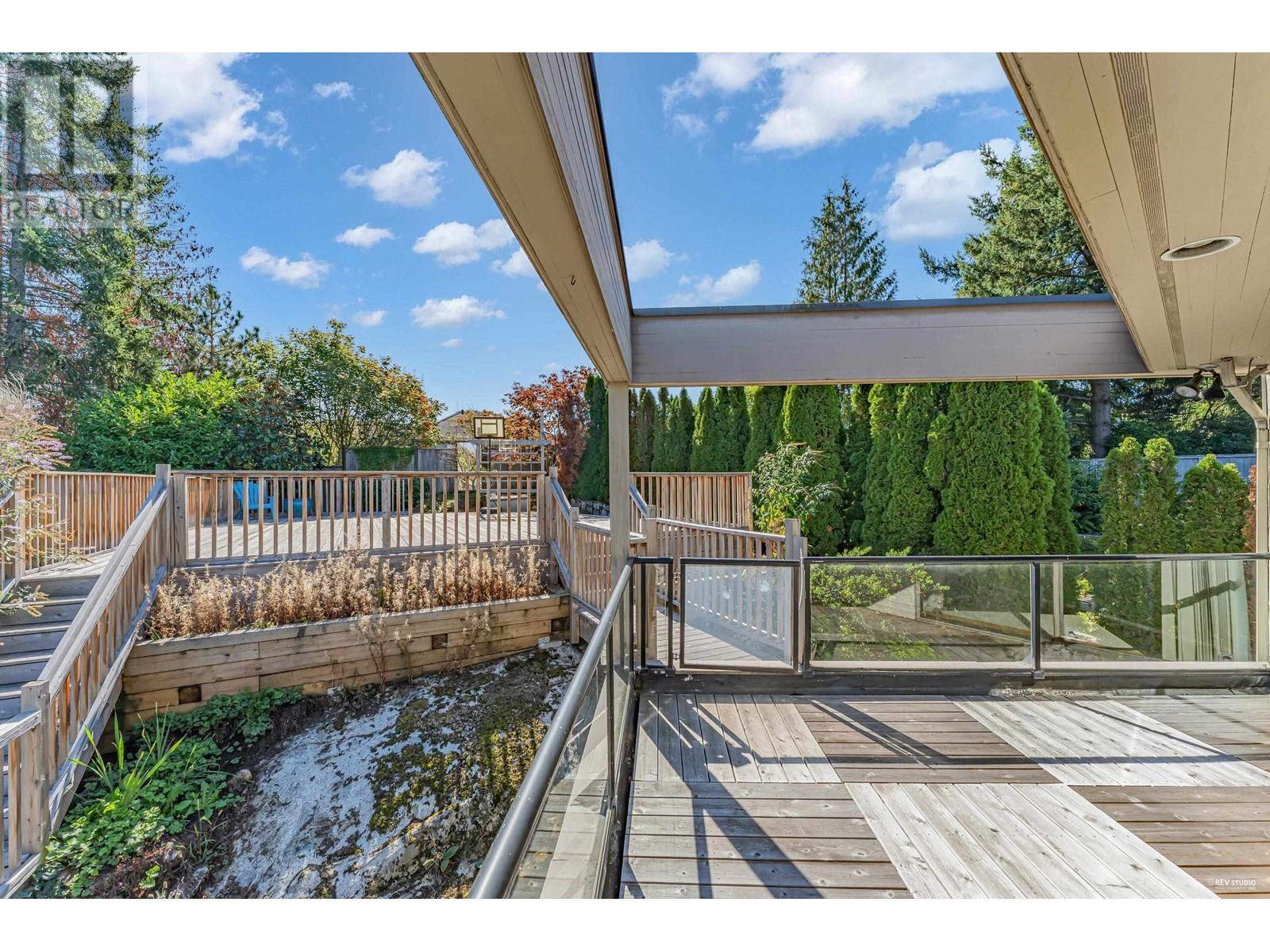 5473 Monte Bre Crescent, West Vancouver, British Columbia  V7W 3A7 - Photo 39 - R2814943