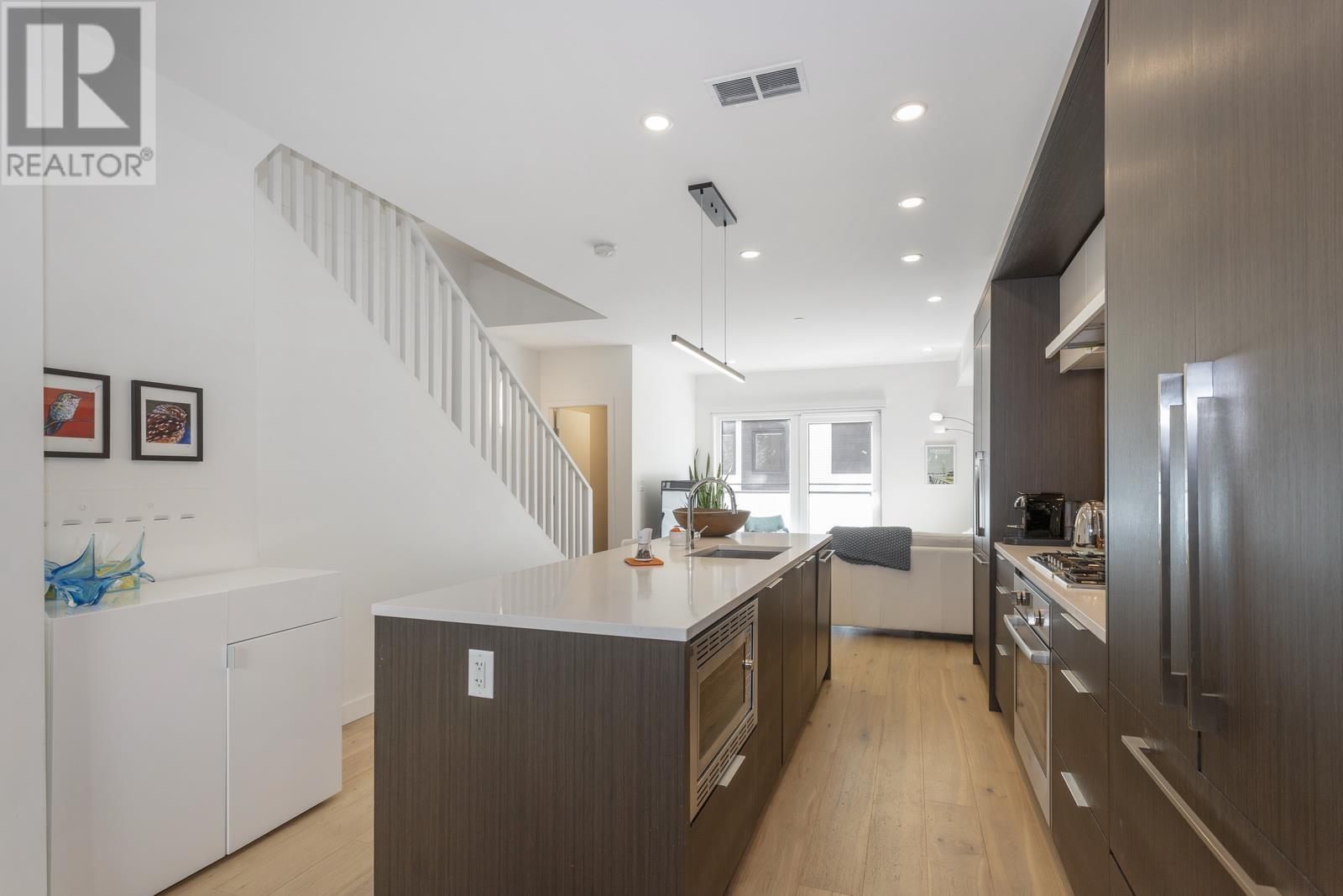 121 649 E 3rd Street, North Vancouver, British Columbia  V7L 1G6 - Photo 7 - R2815666