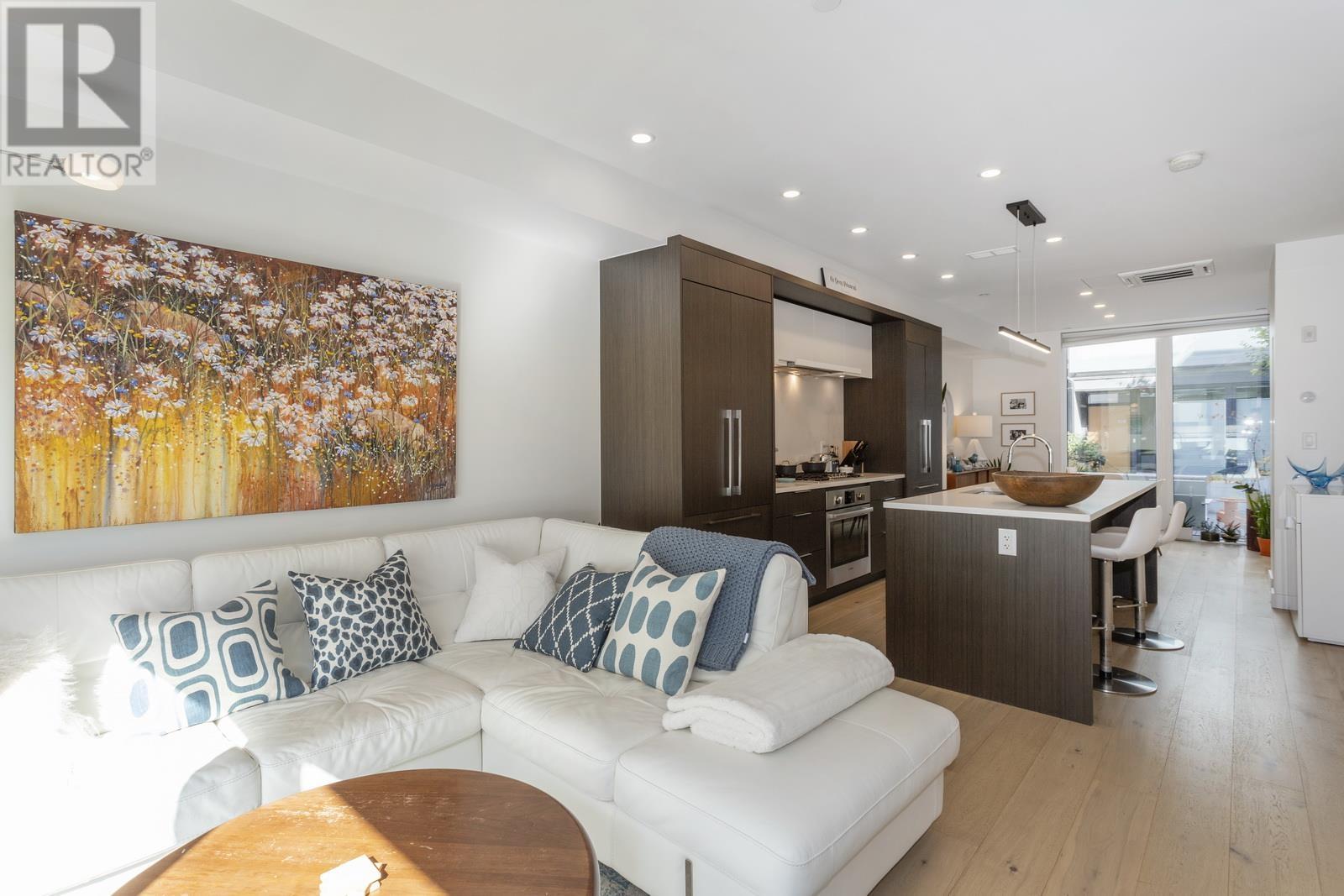121 649 E 3rd Street, North Vancouver, British Columbia  V7L 1G6 - Photo 10 - R2815666