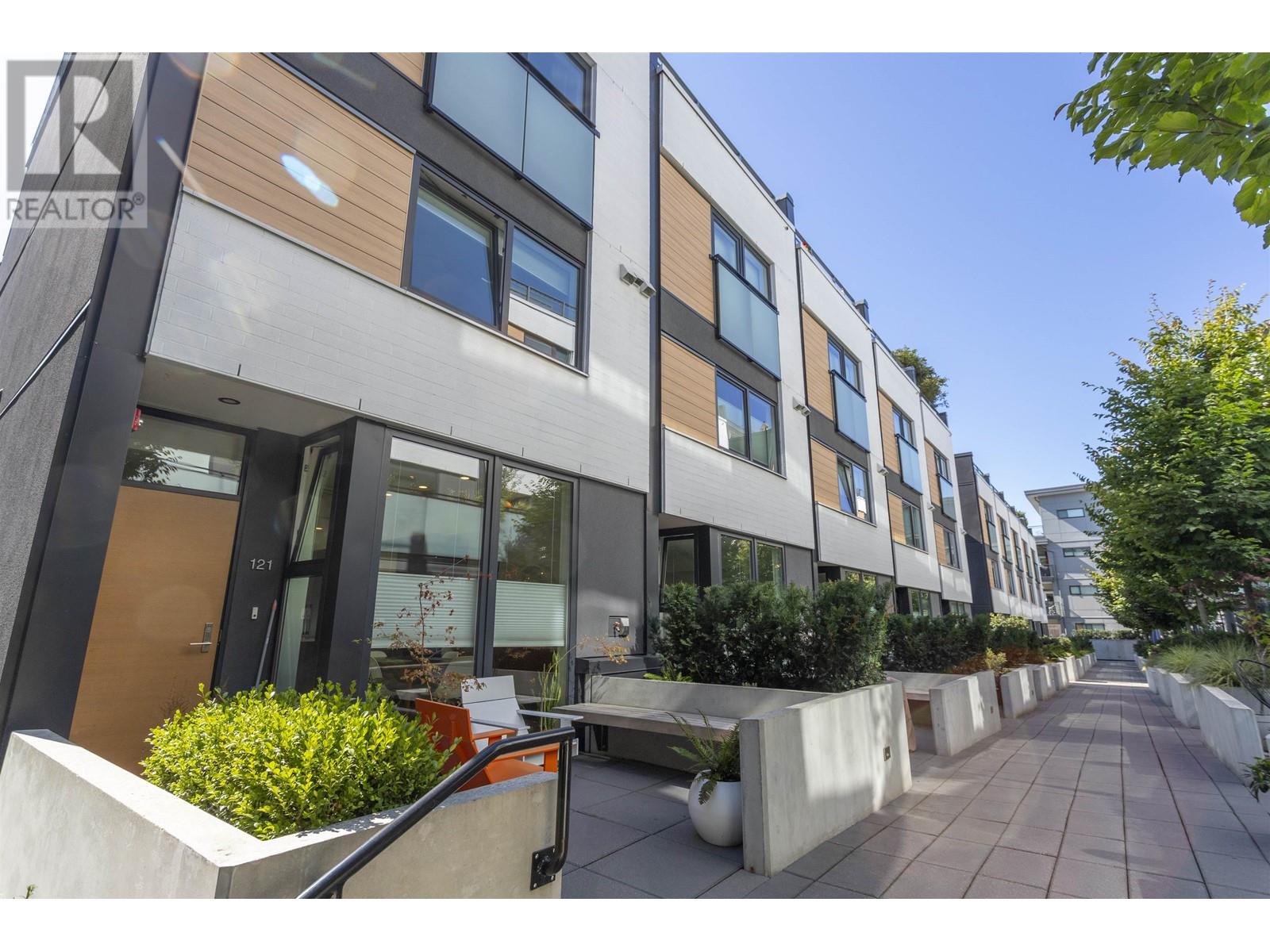 121 649 E 3rd Street, North Vancouver, British Columbia  V7L 1G6 - Photo 3 - R2815666
