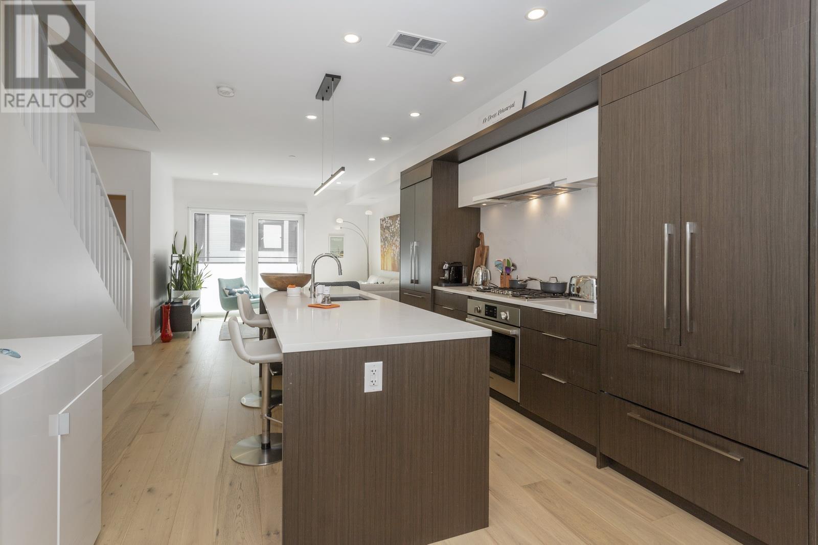 121 649 E 3rd Street, North Vancouver, British Columbia  V7L 1G6 - Photo 5 - R2815666