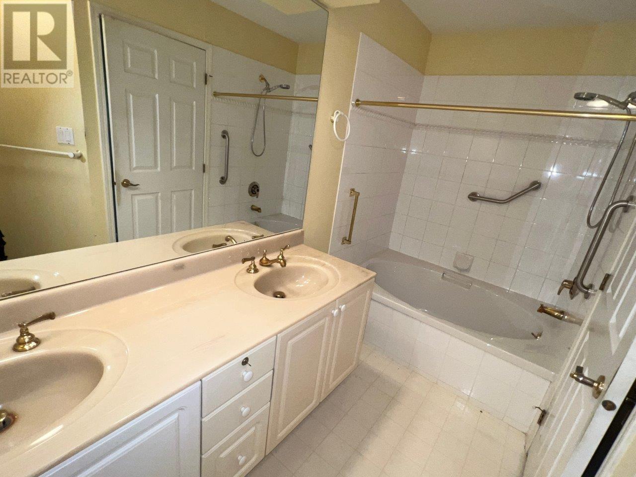 202 2985 Princess Crescent, Coquitlam, British Columbia  V3B 7P3 - Photo 15 - R2816241