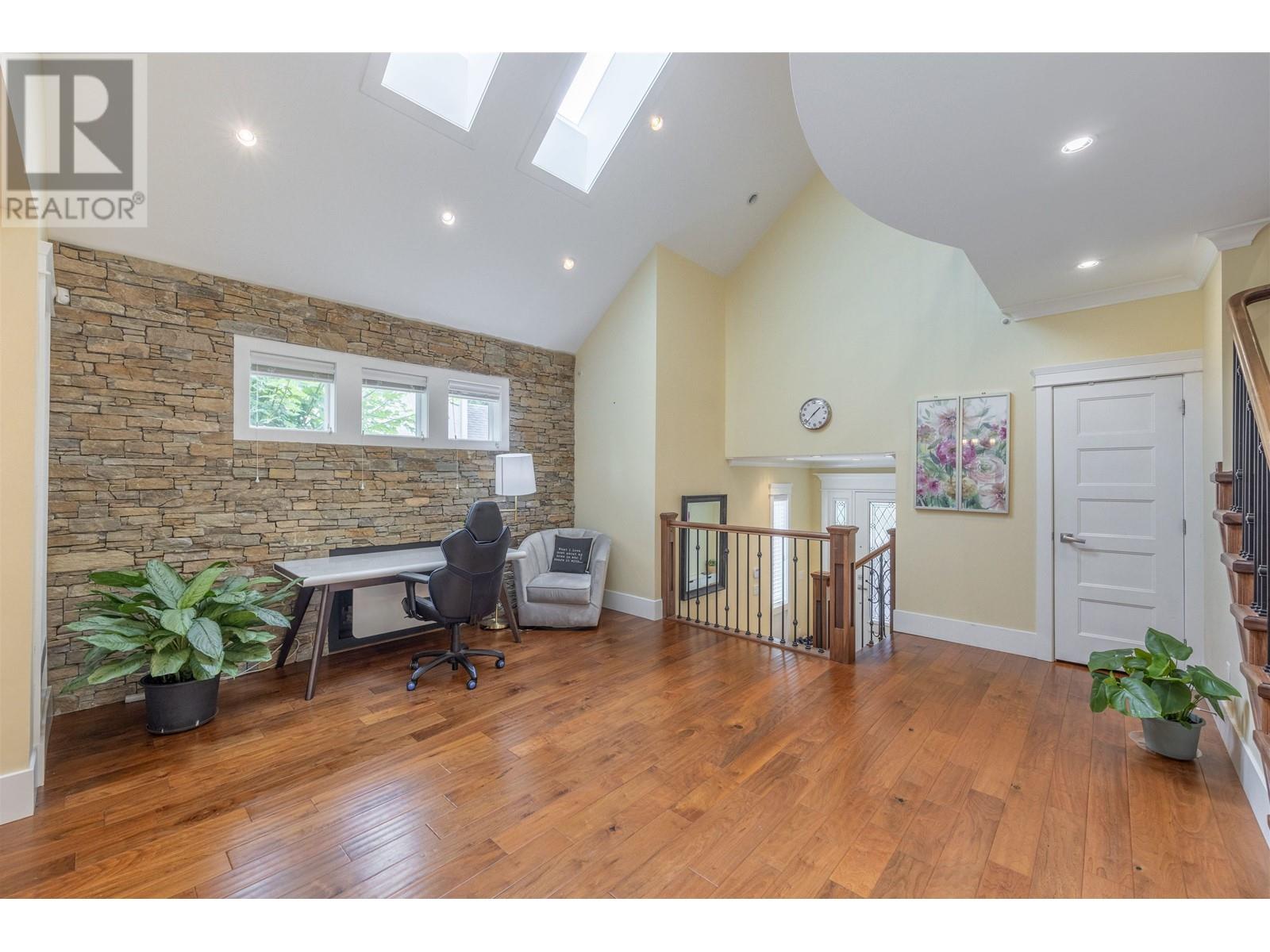 583 Hillcrest Street, Coquitlam, British Columbia  V3J 6N7 - Photo 3 - R2815856