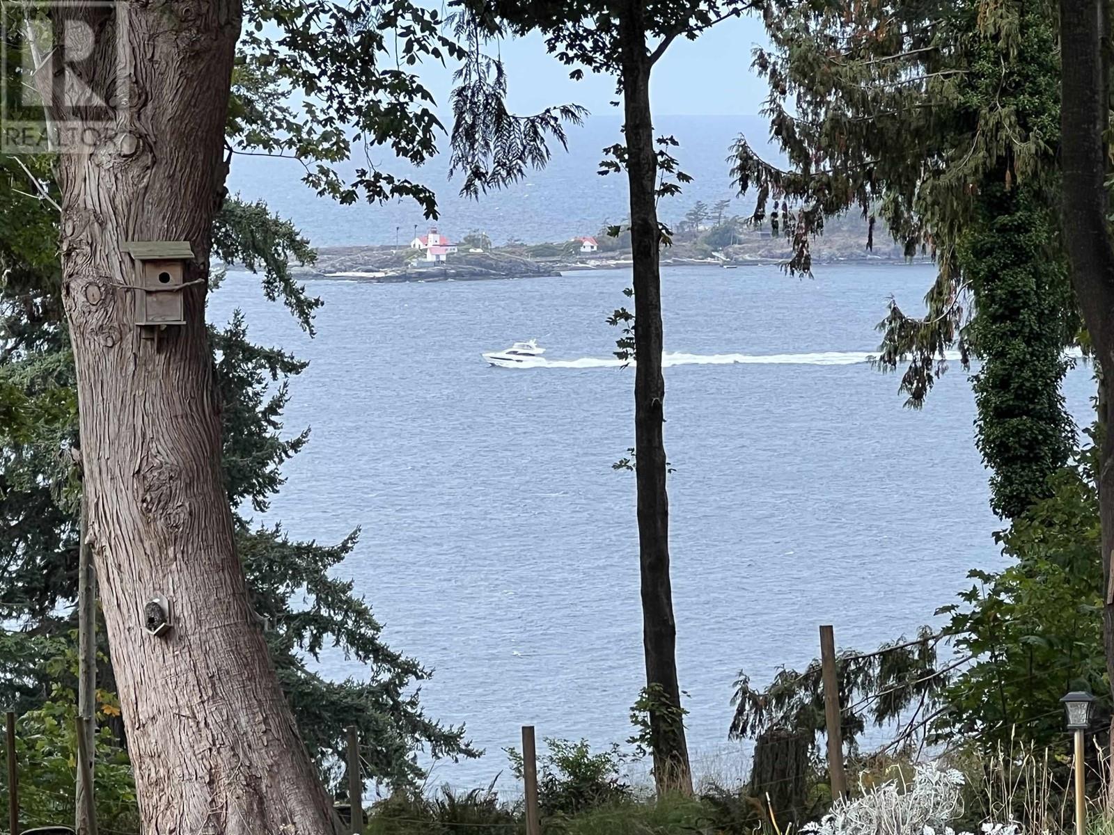 8083 Redrooffs Road, Halfmoon Bay, British Columbia  V7Z 1C7 - Photo 4 - R2813773