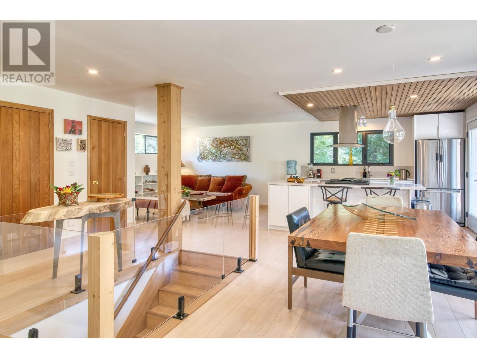 8083 Redrooffs Road, Halfmoon Bay, British Columbia  V7Z 1C7 - Photo 10 - R2813773