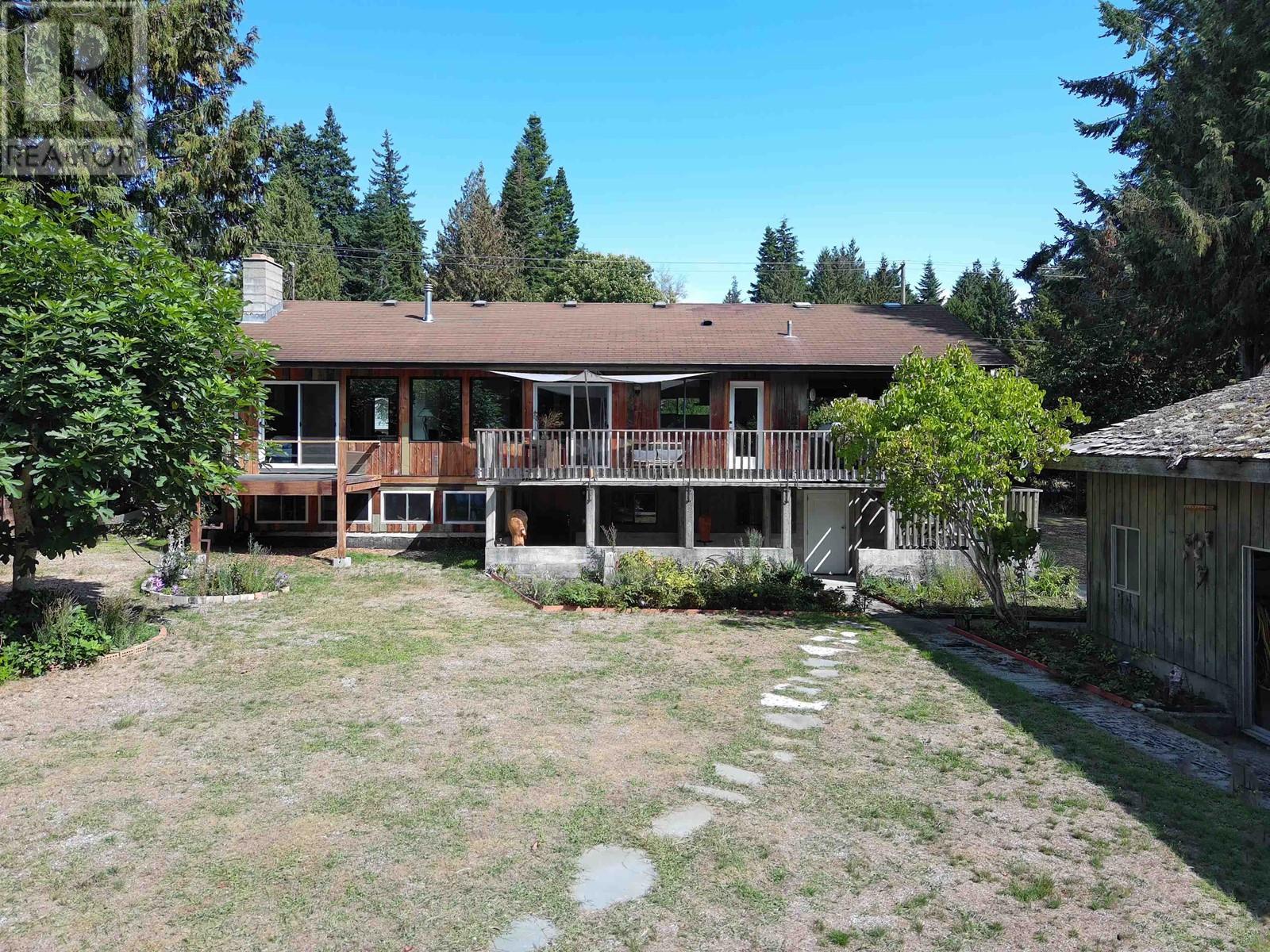 8083 Redrooffs Road, Halfmoon Bay, British Columbia  V7Z 1C7 - Photo 3 - R2813773