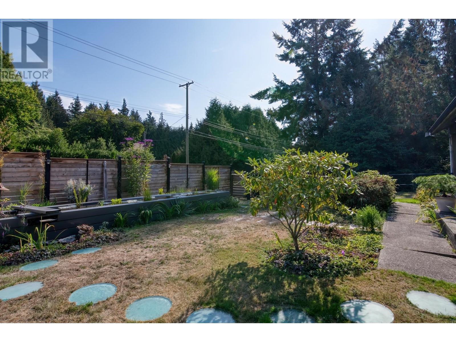 8083 Redrooffs Road, Halfmoon Bay, British Columbia  V7Z 1C7 - Photo 6 - R2813773