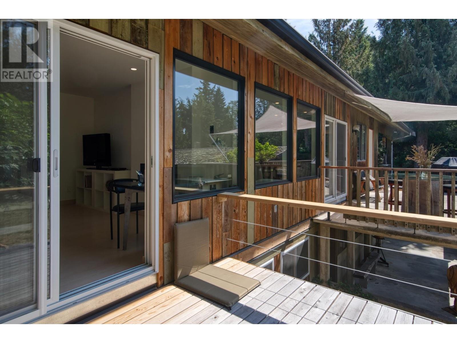 8083 Redrooffs Road, Halfmoon Bay, British Columbia  V7Z 1C7 - Photo 31 - R2813773