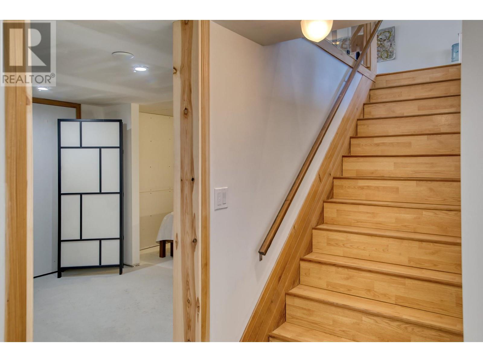 8083 Redrooffs Road, Halfmoon Bay, British Columbia  V7Z 1C7 - Photo 22 - R2813773