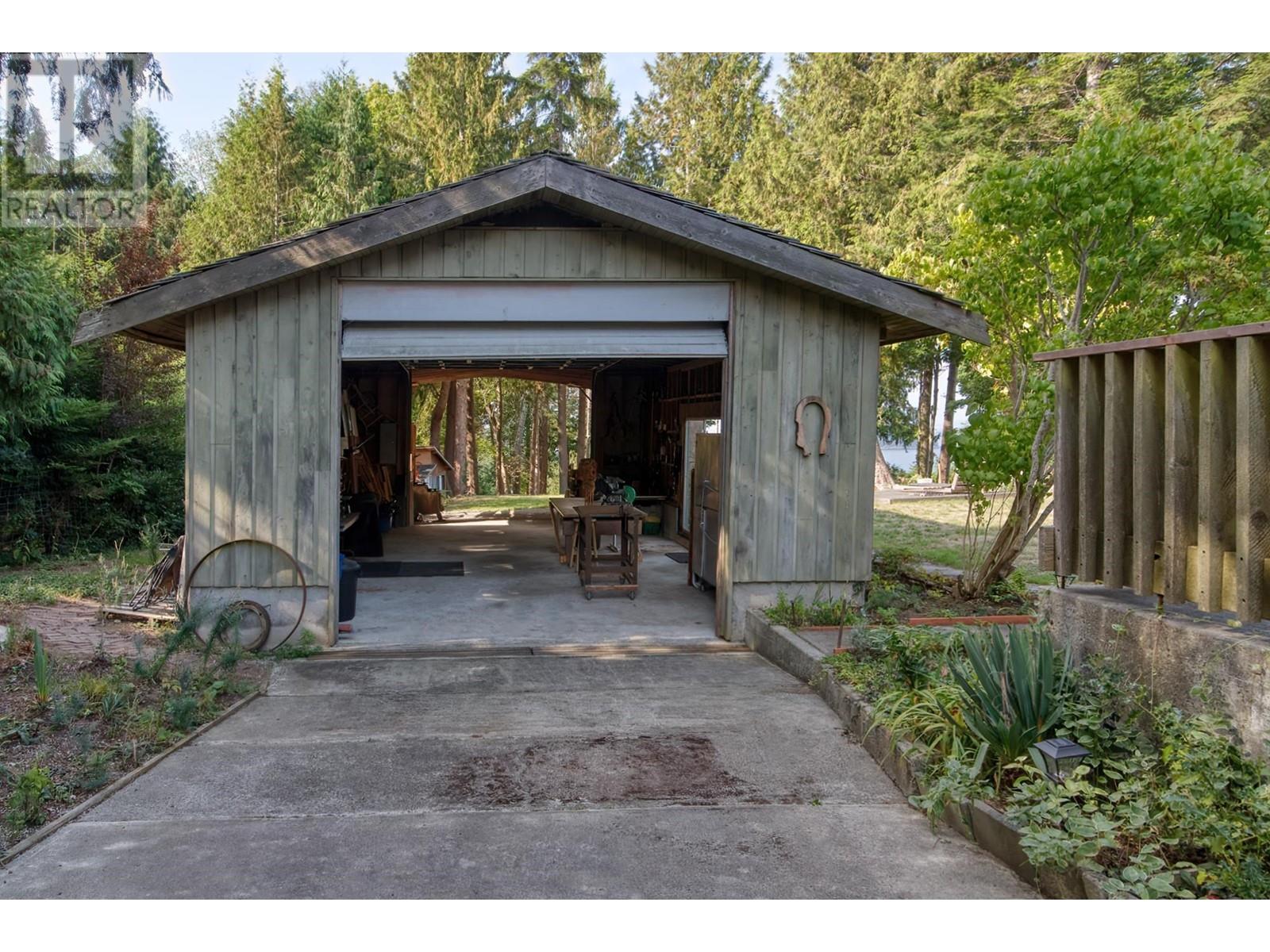 8083 Redrooffs Road, Halfmoon Bay, British Columbia  V7Z 1C7 - Photo 34 - R2813773