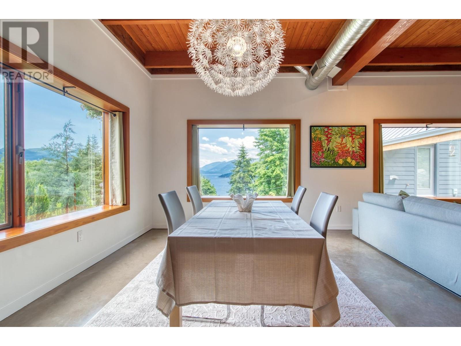5895 Skookumchuk Road, Sechelt, British Columbia  V7Z 0E1 - Photo 11 - R2794064