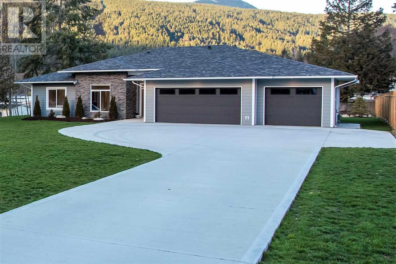 1436 Moondance Place, Gibsons, British Columbia  V0N 1V5 - Photo 1 - R2816325