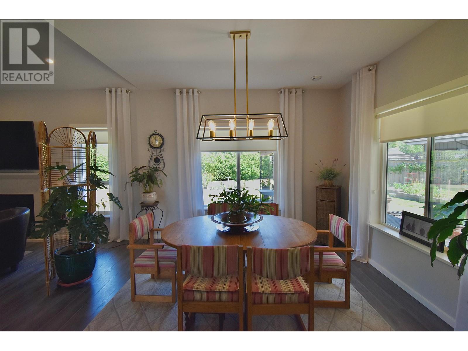 1436 Moondance Place, Gibsons, British Columbia  V0N 1V5 - Photo 10 - R2816325