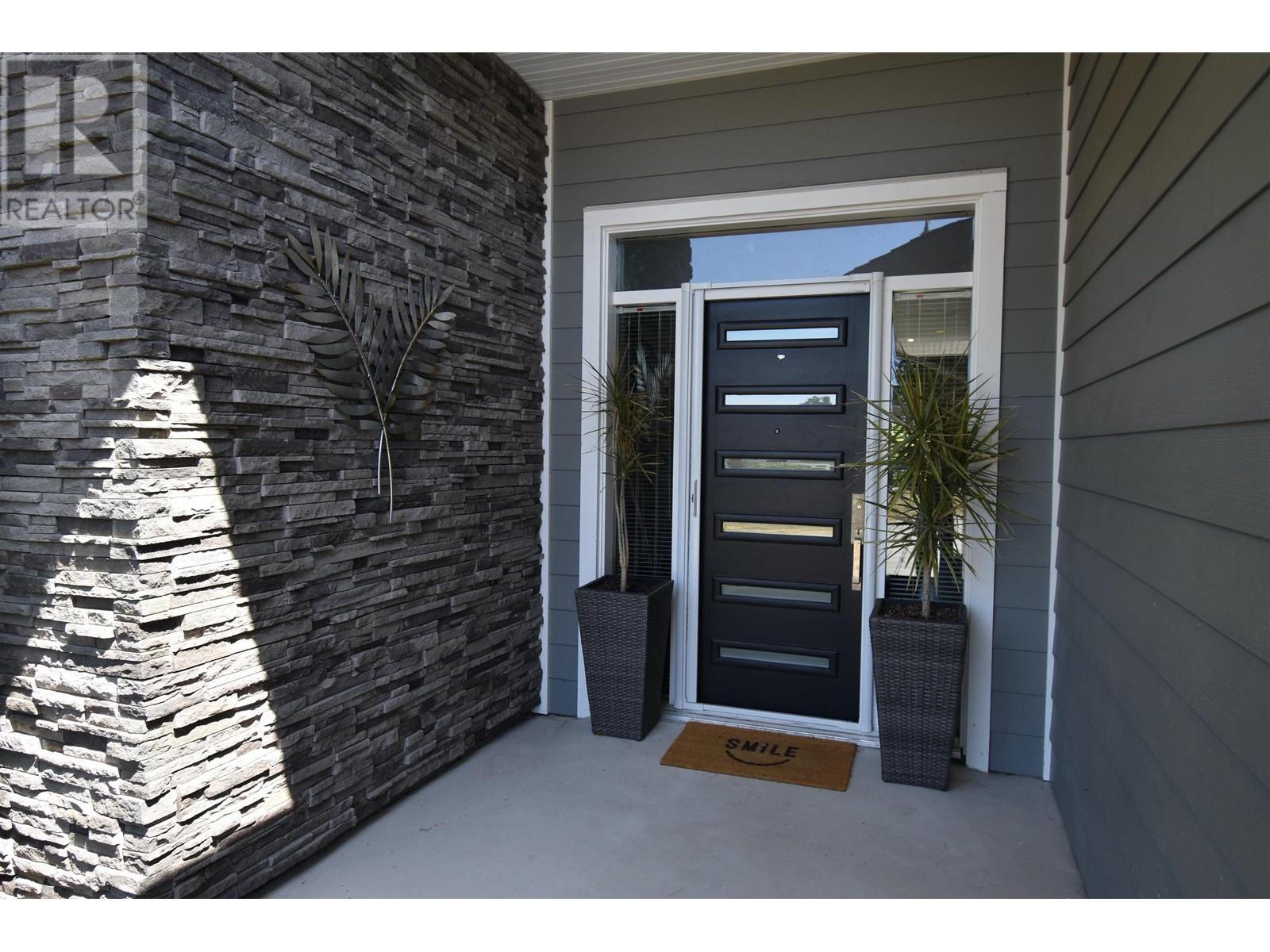 1436 Moondance Place, Gibsons, British Columbia  V0N 1V5 - Photo 3 - R2816325