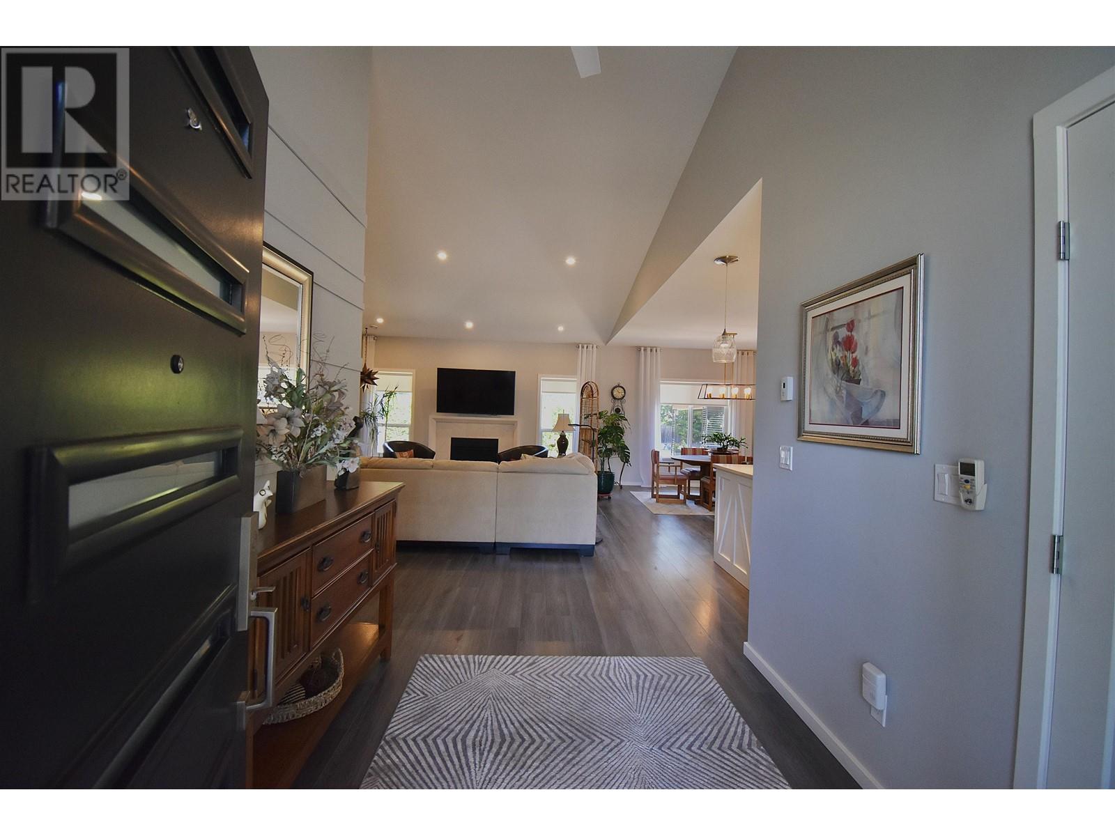 1436 Moondance Place, Gibsons, British Columbia  V0N 1V5 - Photo 5 - R2816325