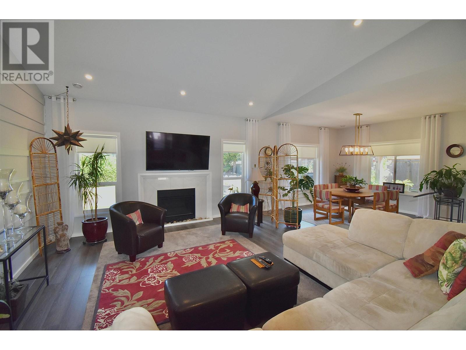 1436 Moondance Place, Gibsons, British Columbia  V0N 1V5 - Photo 6 - R2816325