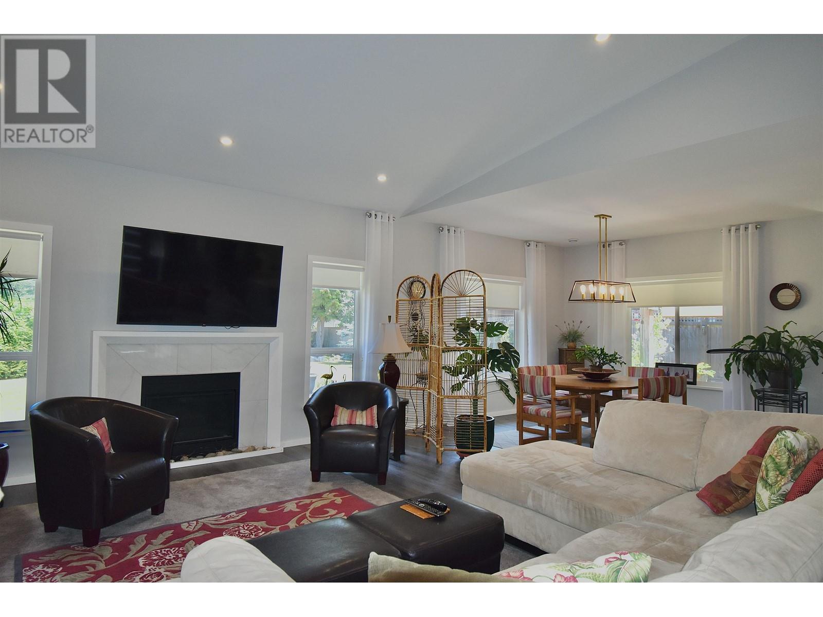 1436 Moondance Place, Gibsons, British Columbia  V0N 1V5 - Photo 7 - R2816325