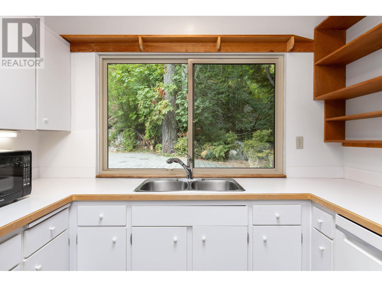 6450 Imperial Avenue, West Vancouver, British Columbia  V7W 2J6 - Photo 10 - R2816362