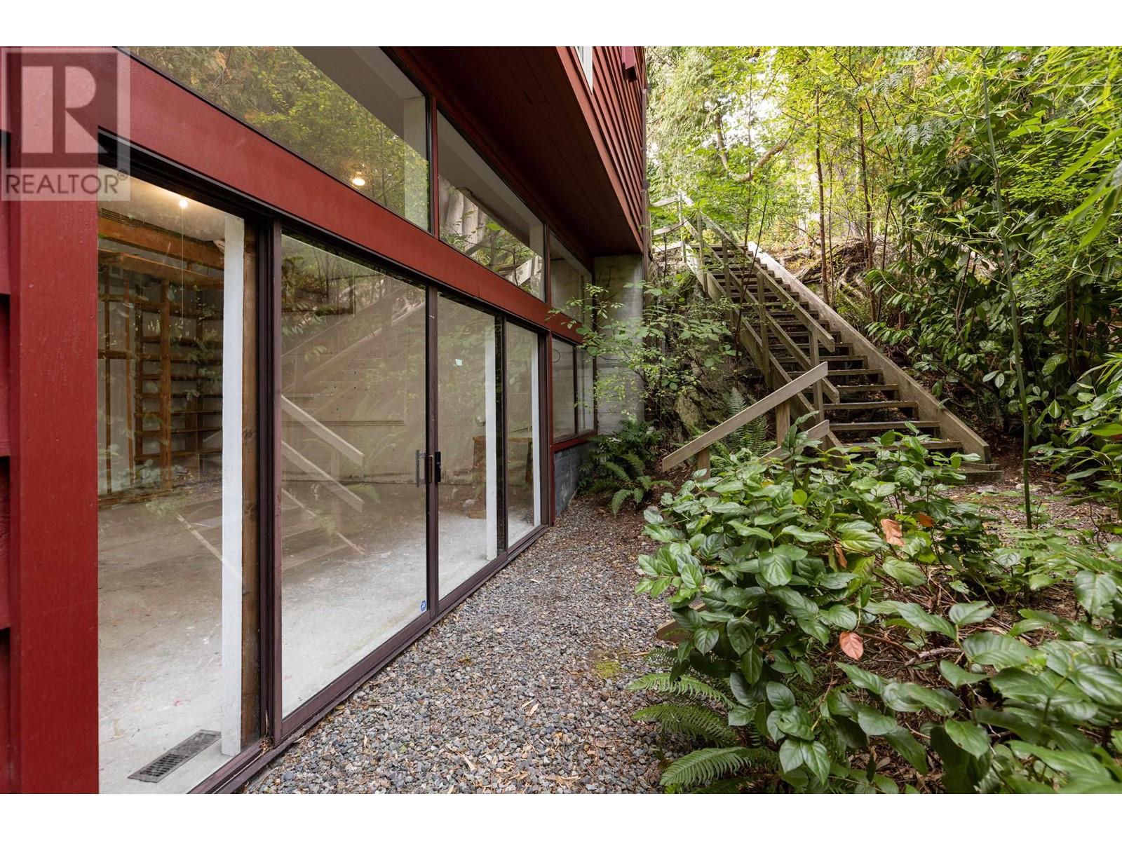 6450 Imperial Avenue, West Vancouver, British Columbia  V7W 2J6 - Photo 32 - R2816362