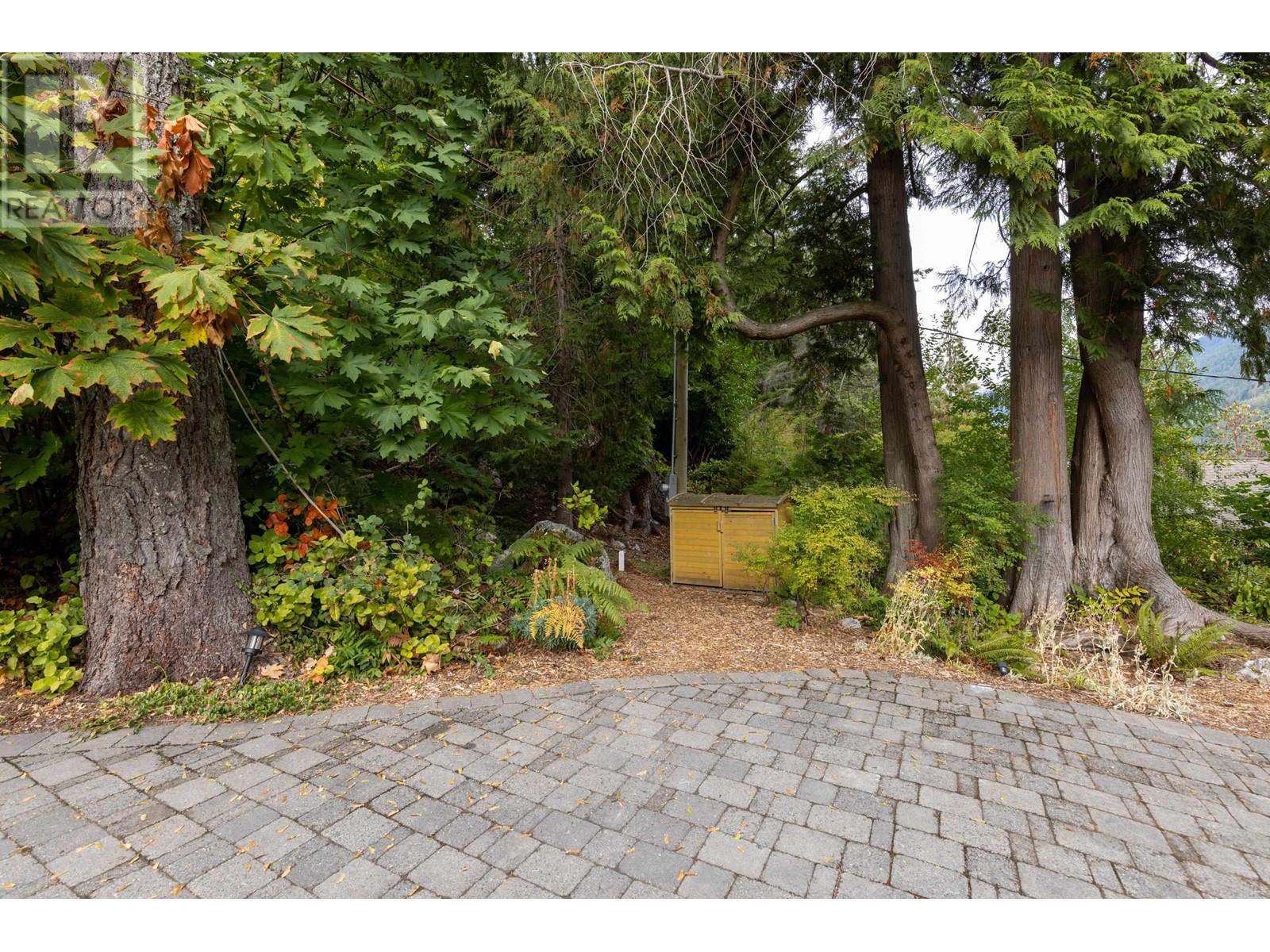 6450 Imperial Avenue, West Vancouver, British Columbia  V7W 2J6 - Photo 6 - R2816362