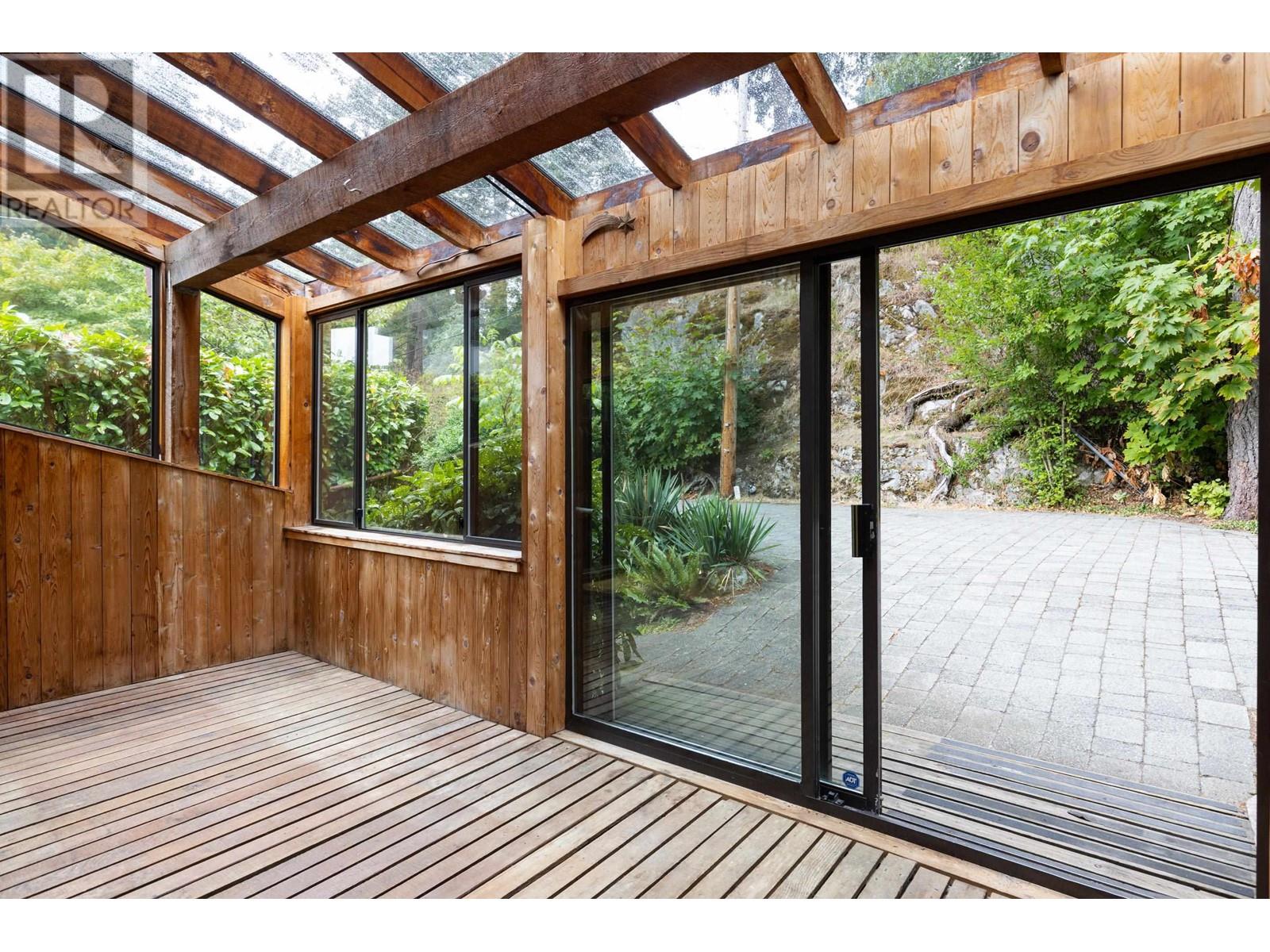 6450 Imperial Avenue, West Vancouver, British Columbia  V7W 2J6 - Photo 8 - R2816362