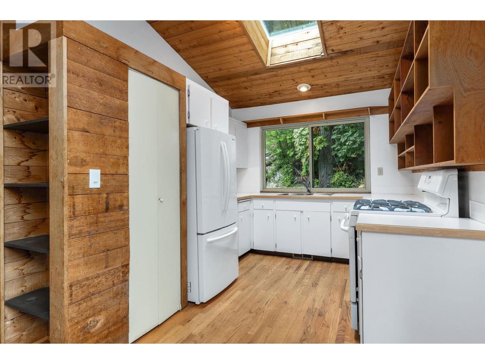 6450 Imperial Avenue, West Vancouver, British Columbia  V7W 2J6 - Photo 9 - R2816362