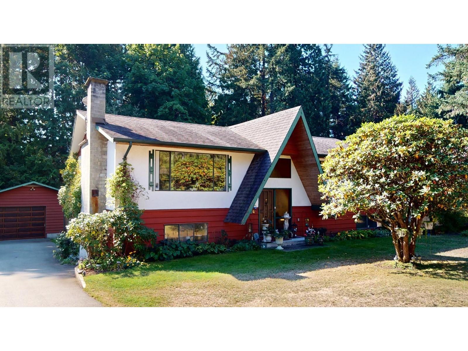 2574 The Boulevard, Squamish, British Columbia  V0N 1T0 - Photo 1 - R2816233