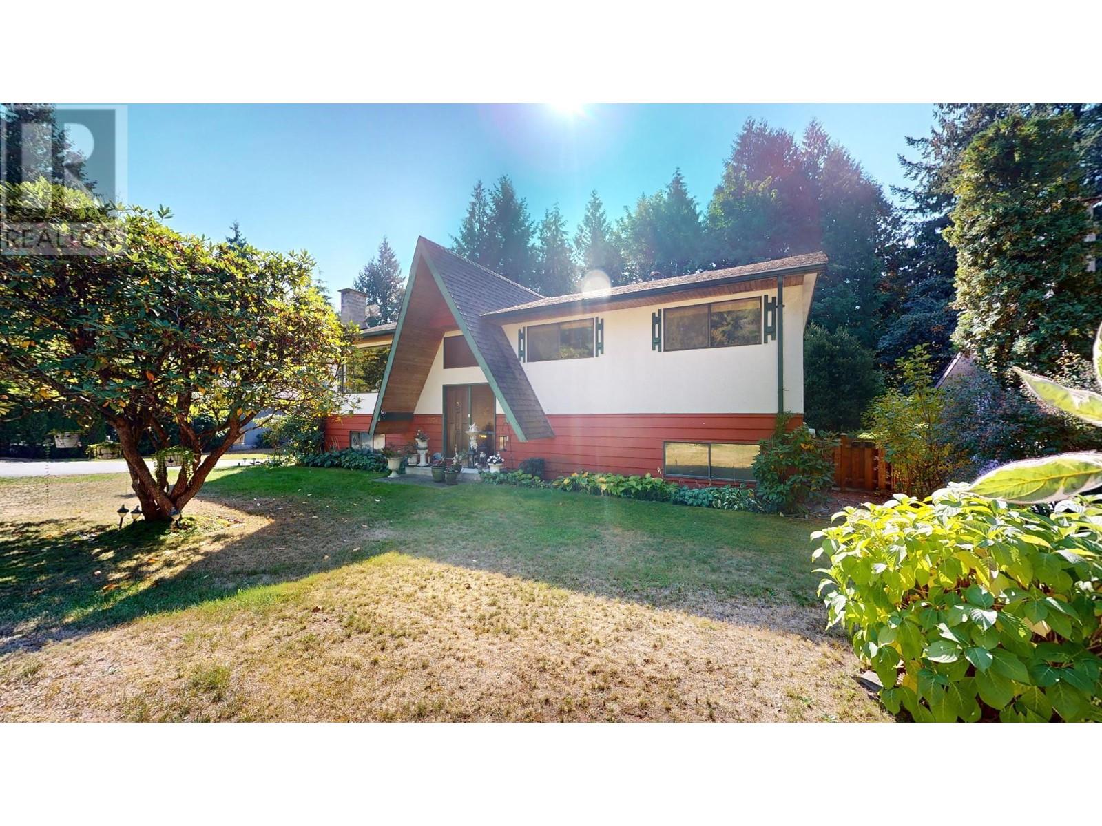 2574 The Boulevard, Squamish, British Columbia  V0N 1T0 - Photo 2 - R2816233