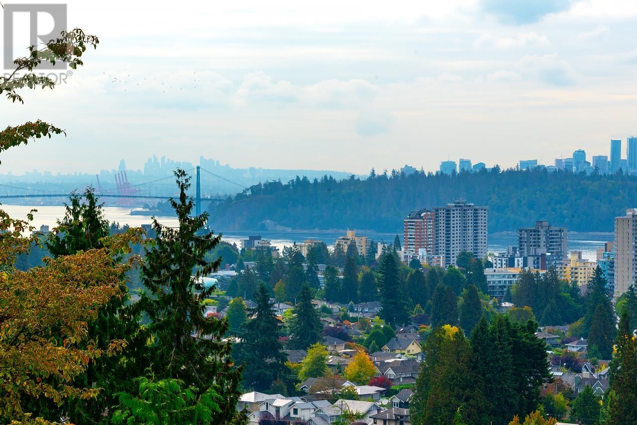 2522 Palmerston Avenue, West Vancouver, British Columbia  V7V 2W5 - Photo 2 - R2816367