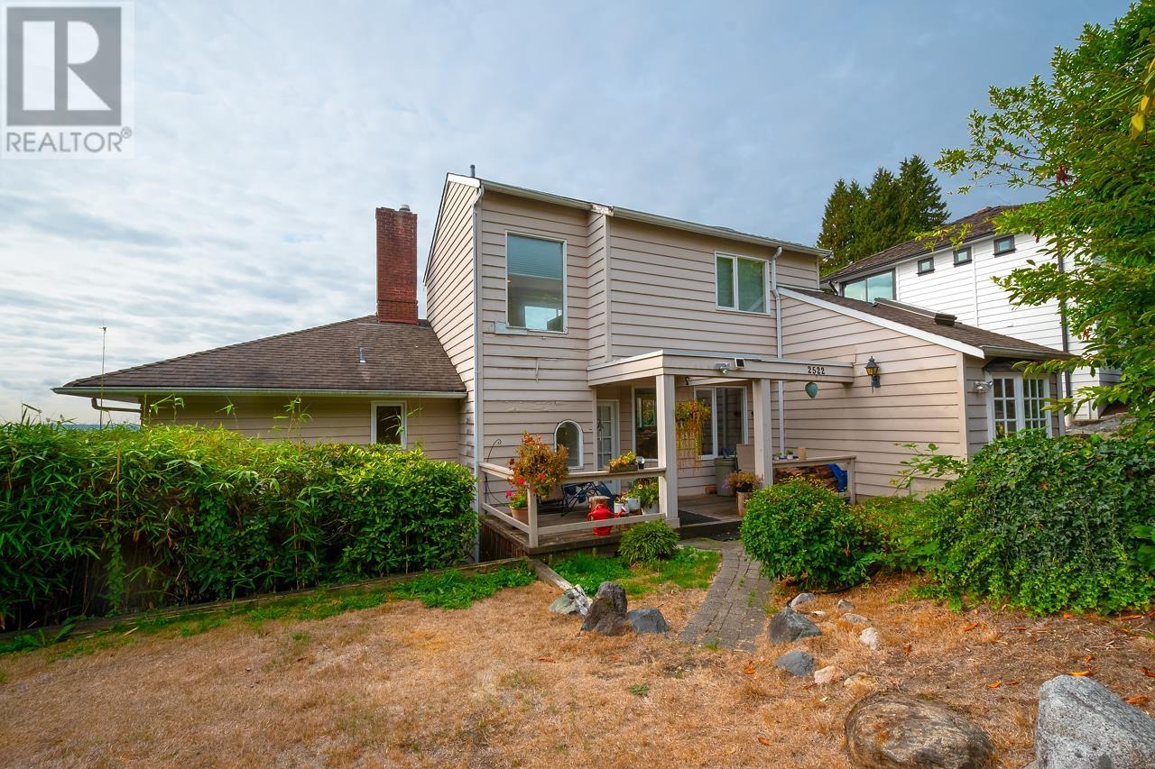 2522 Palmerston Avenue, West Vancouver, British Columbia  V7V 2W5 - Photo 3 - R2816367