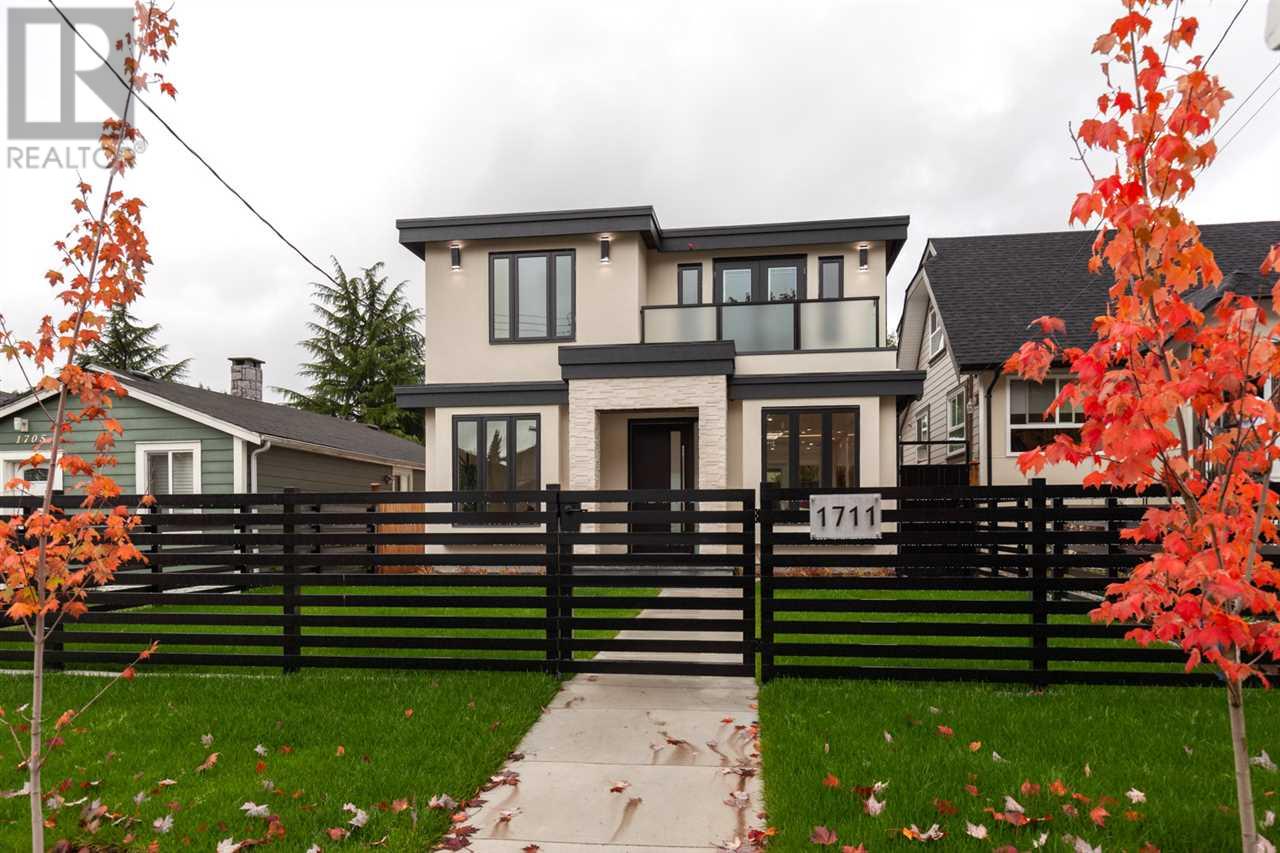 1711 MACGOWAN AVENUE, north vancouver, British Columbia