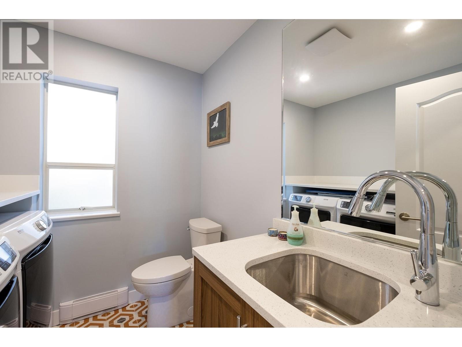 12848 Gilden Road, Pender Harbour, British Columbia  V0N 2H1 - Photo 12 - R2816396