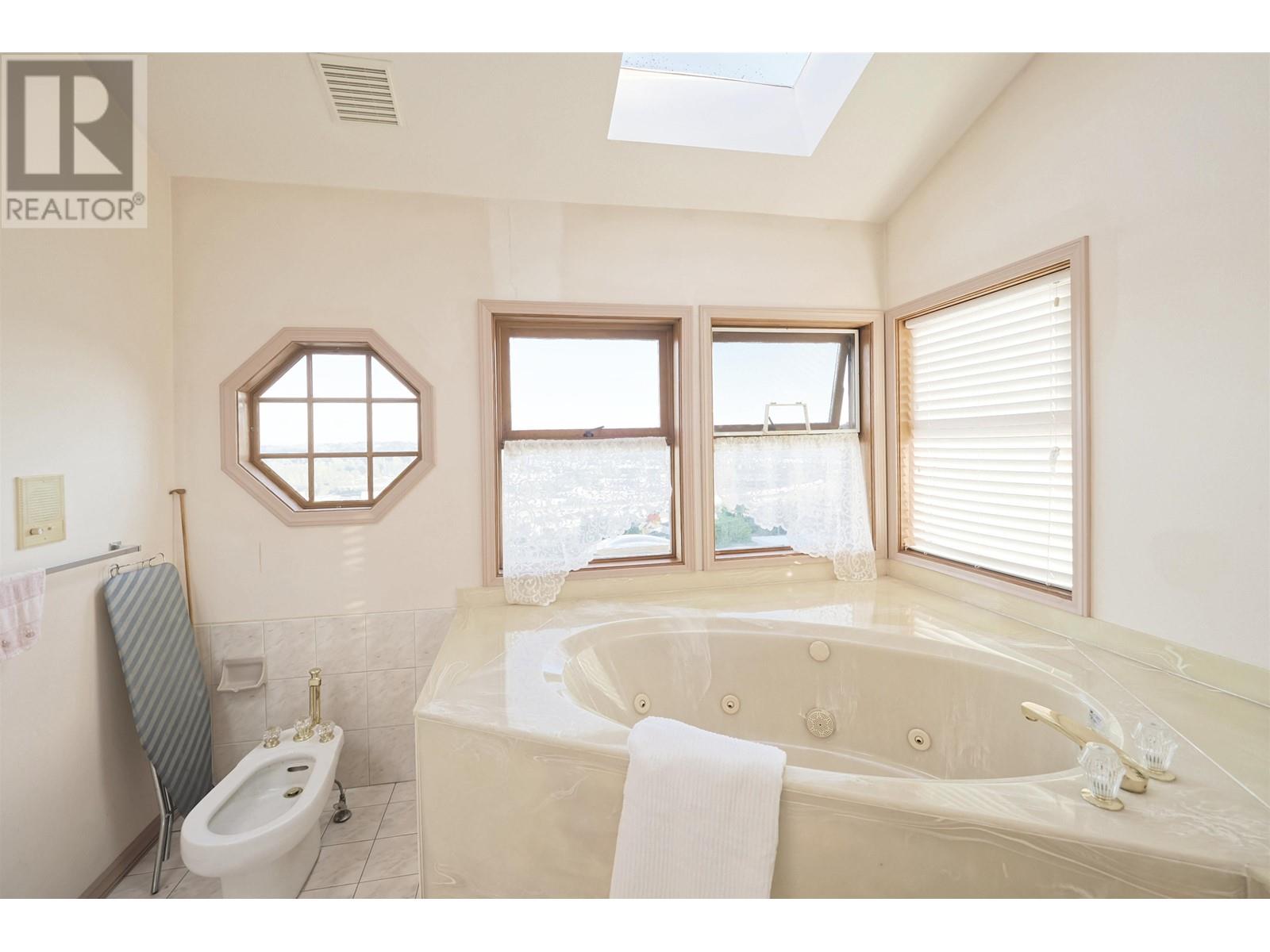 2242 Monashee Court, Coquitlam, British Columbia  V3K 6P7 - Photo 30 - R2816409
