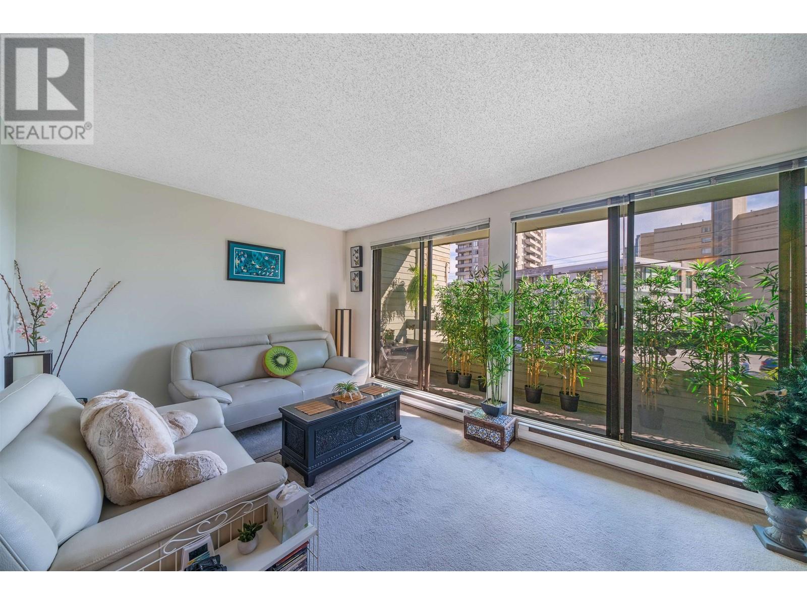 204 2119 BELLEVUE AVENUE, west vancouver, British Columbia