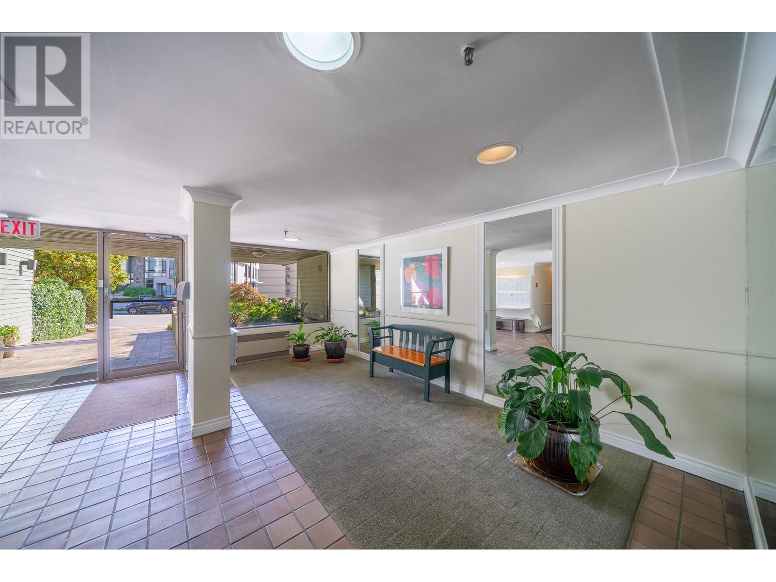 204 2119 Bellevue Avenue, West Vancouver, British Columbia  V7V 1C2 - Photo 2 - R2816488