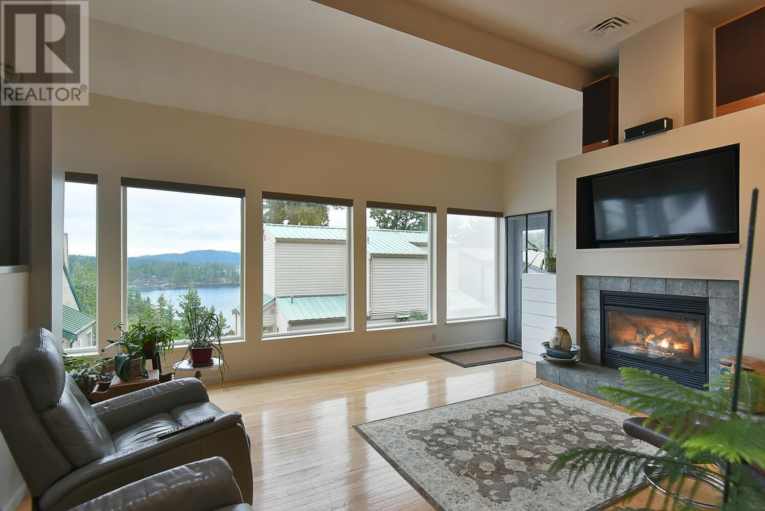 7 5471 Secret Cove Road, Halfmoon Bay, British Columbia  V7Z 1G8 - Photo 2 - R2816563