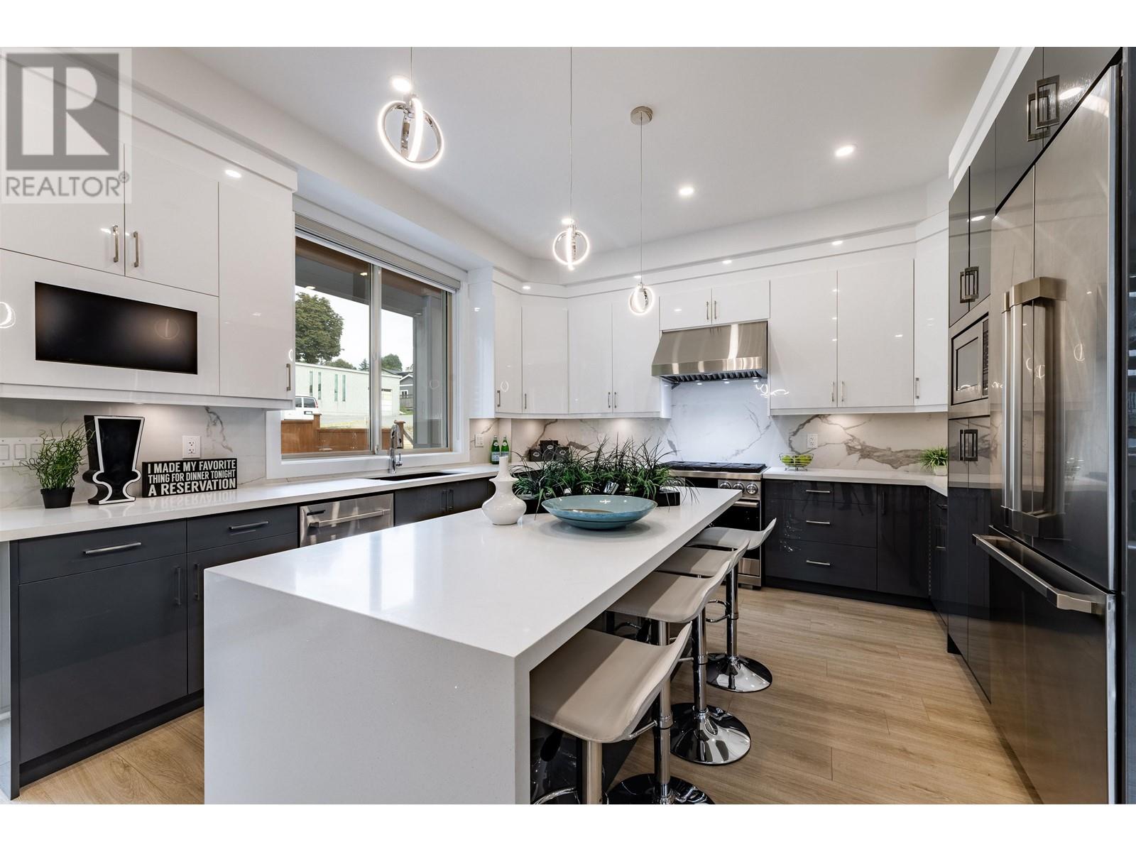 745 Edgar Avenue, Coquitlam, British Columbia  V3K 2J3 - Photo 4 - R2816550
