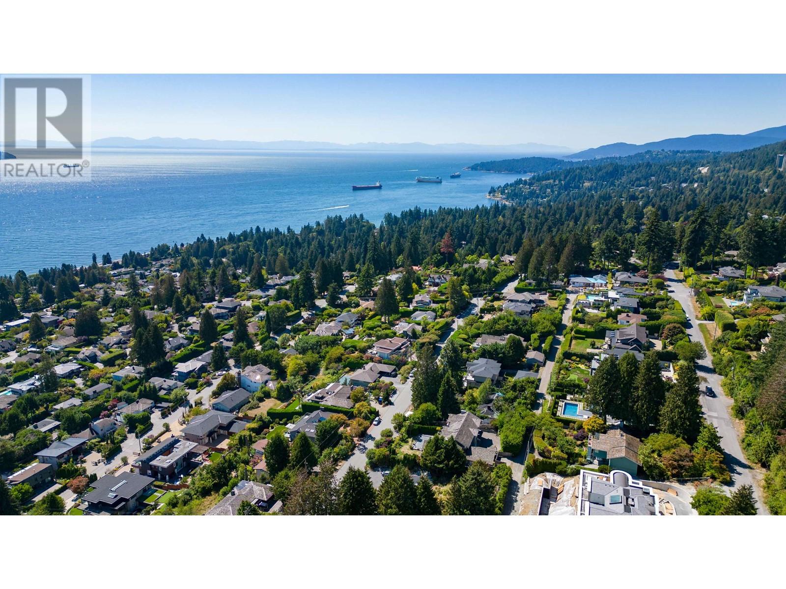 2545 Queens Avenue, West Vancouver, British Columbia  V7V 2Y9 - Photo 2 - R2816692
