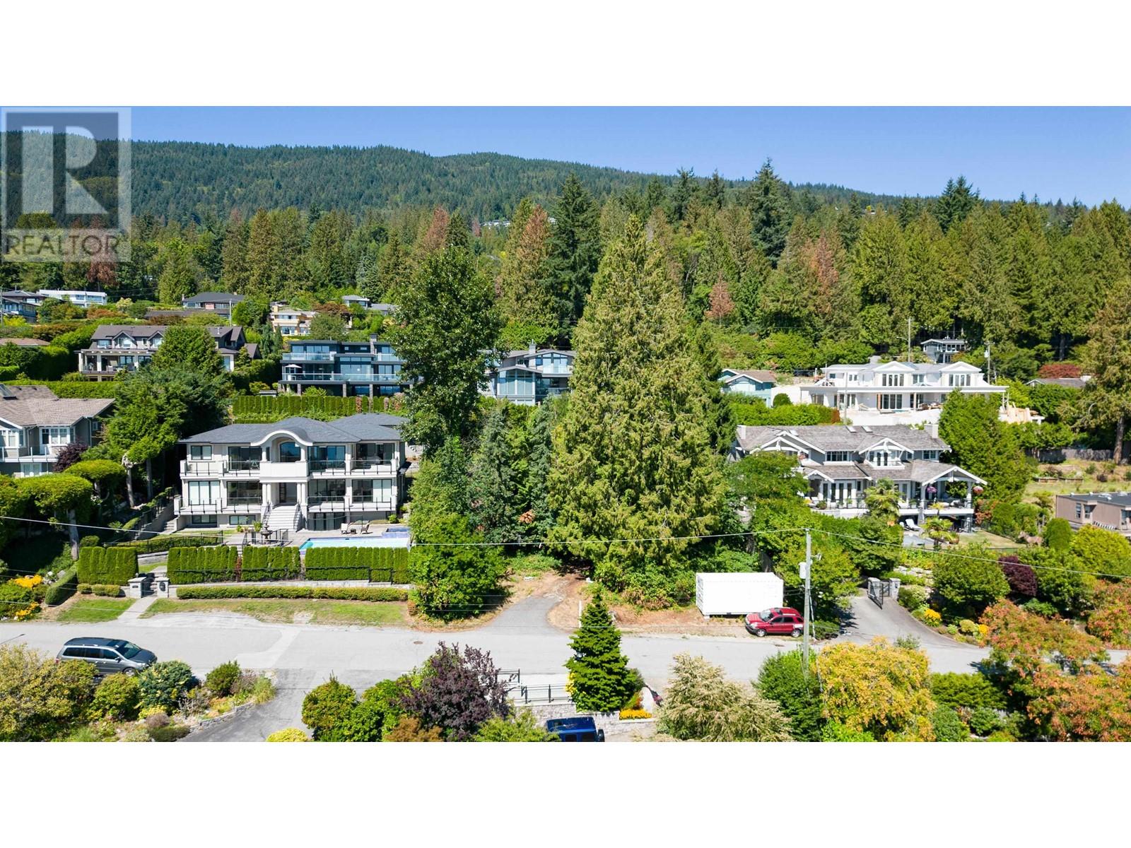 2545 Queens Avenue, West Vancouver, British Columbia  V7V 2Y9 - Photo 3 - R2816692