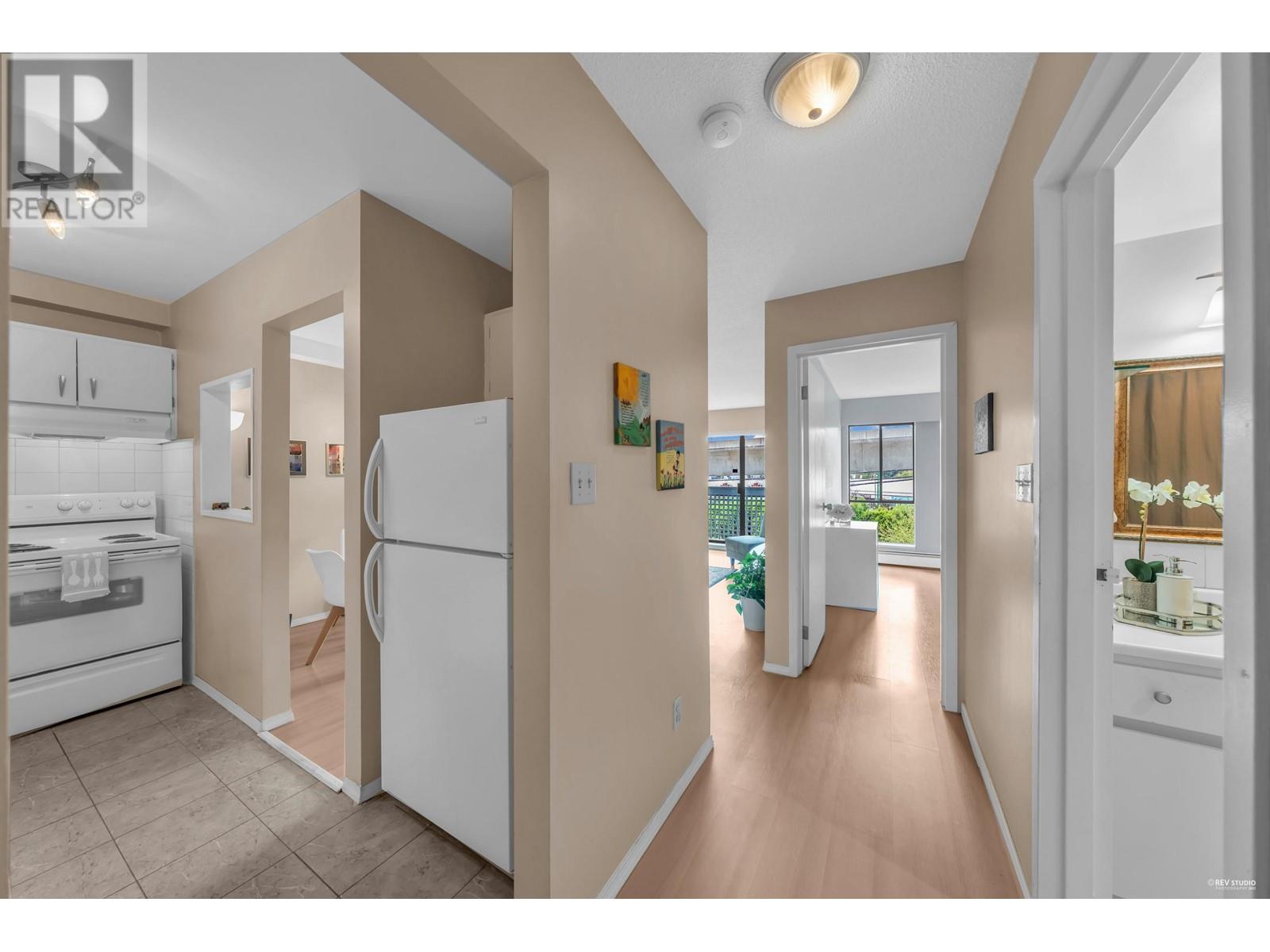 214 601 North Road, Coquitlam, British Columbia  V3J 1P1 - Photo 2 - R2816793