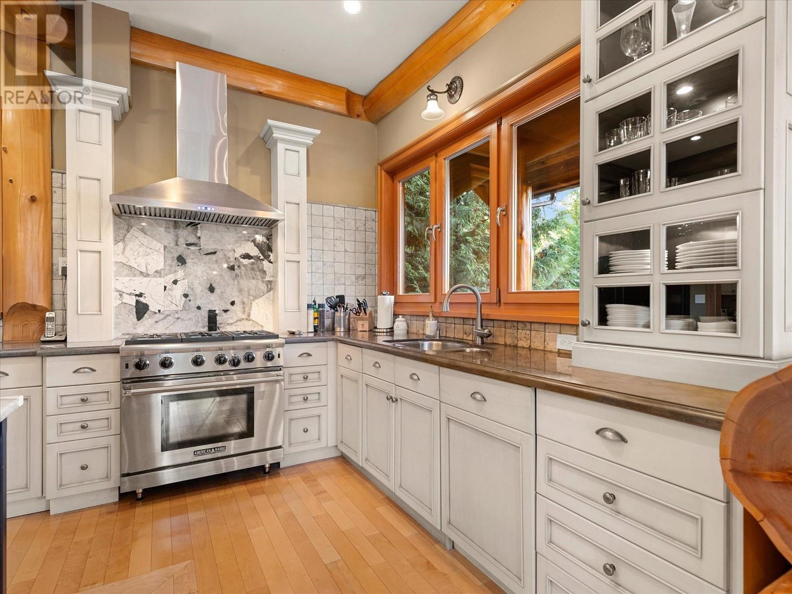 7448 Treetop Lane, Whistler, British Columbia  V8E 0E9 - Photo 12 - R2816760