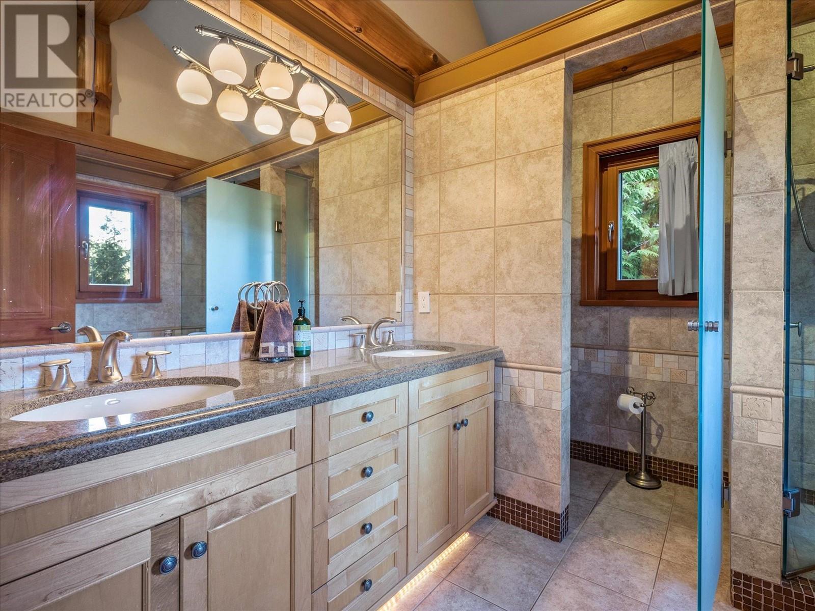 7448 Treetop Lane, Whistler, British Columbia  V8E 0E9 - Photo 26 - R2816760