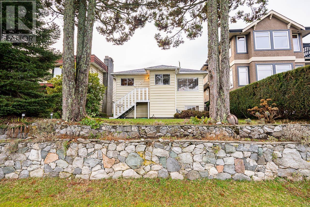101 N Sea Avenue, Burnaby, British Columbia  V5B 1K4 - Photo 2 - R2816770