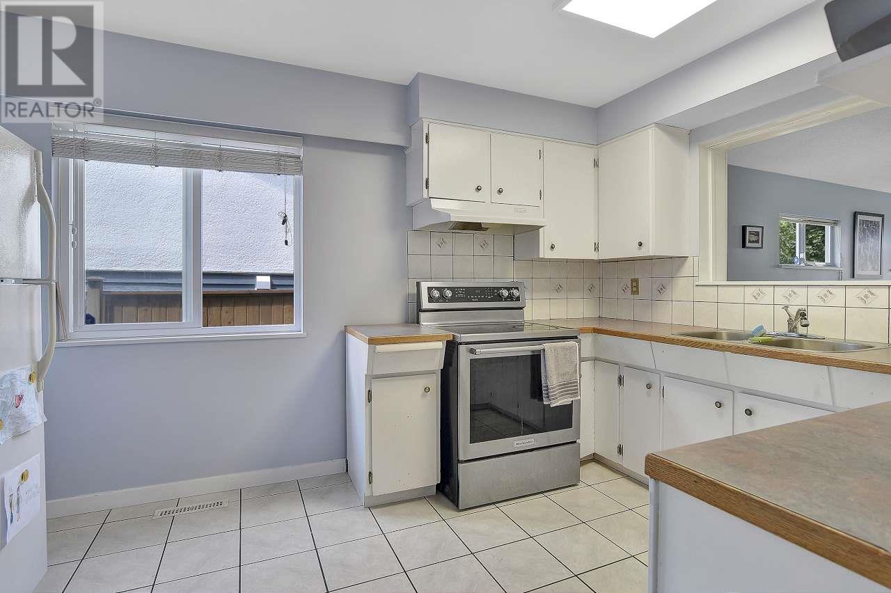 1745 Dorset Avenue, Port Coquitlam, British Columbia  V3B 2A3 - Photo 15 - R2816823