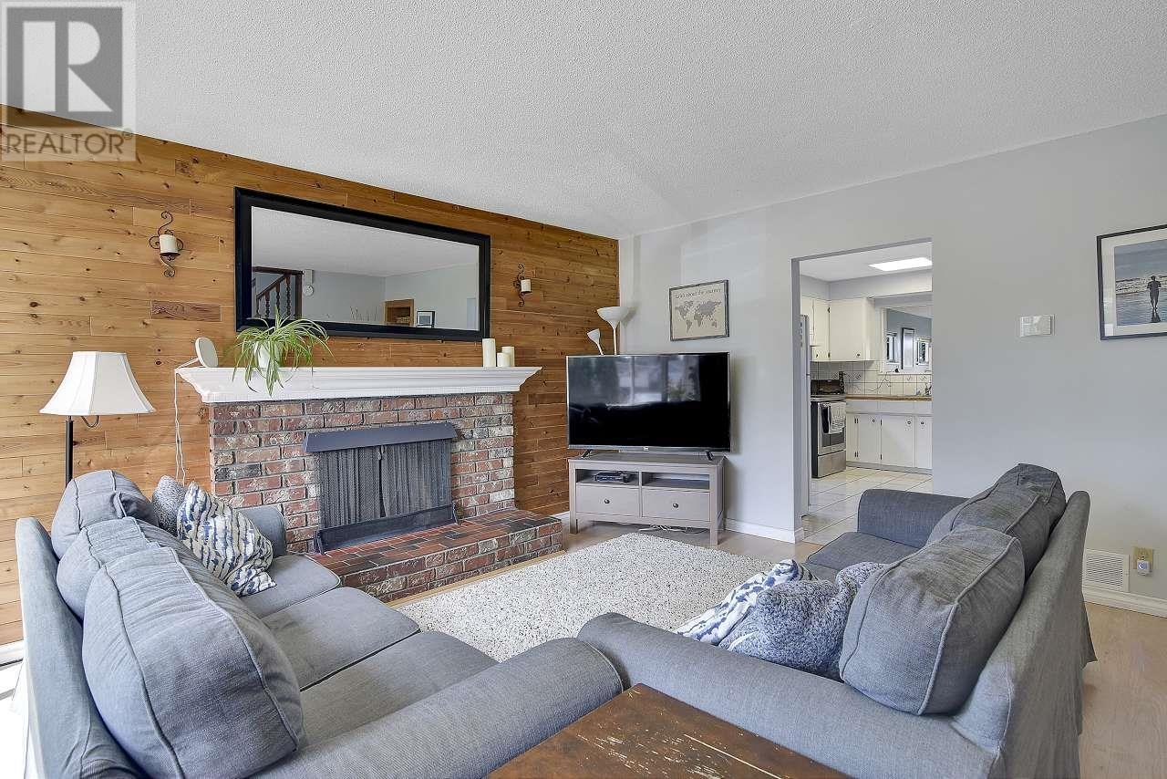 1745 Dorset Avenue, Port Coquitlam, British Columbia  V3B 2A3 - Photo 2 - R2816823